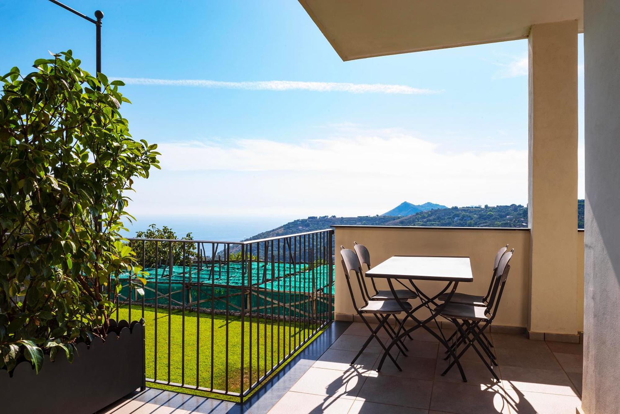 Le Capannelle Aparthotel SantʼAgata sui Due Golfi Εξωτερικό φωτογραφία